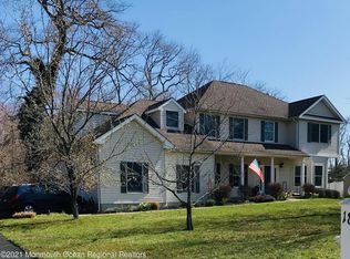 18 Mallard Ln, Ocean, NJ 07712