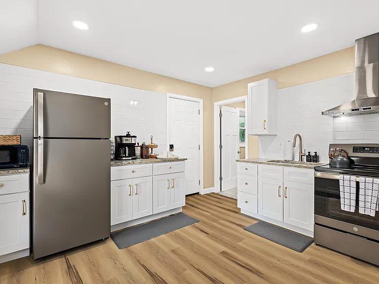 295 Euclid St — Photo 10