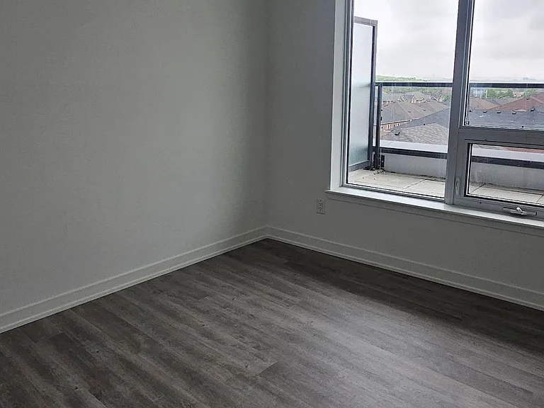 5105 Hurontario St #529 — Photo 11