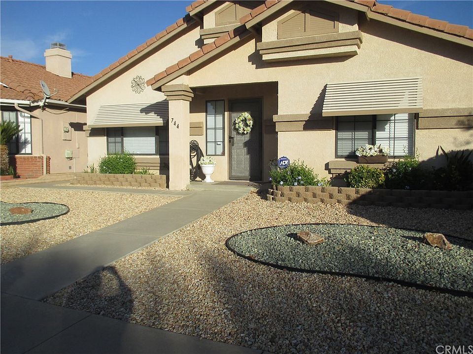 1st image of 744 Ensenada Dr