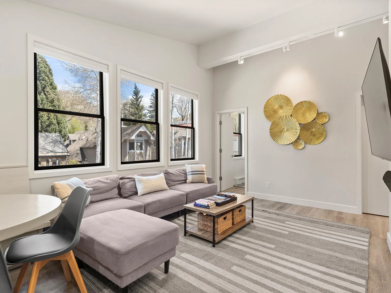 2 bed, 678 sqft, $11,000 — Photo 4