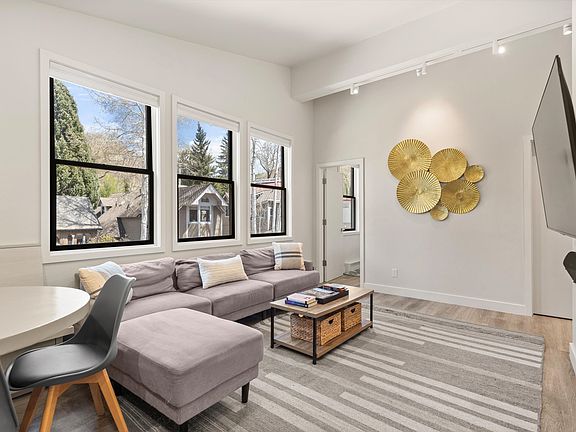 4th image of 220 W Main St Suite 201
