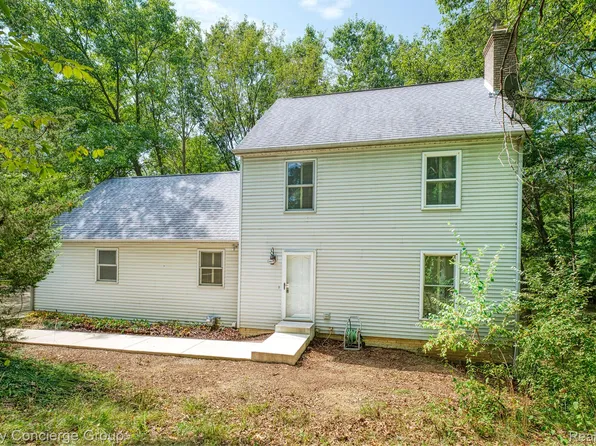 9376 Chambers Rd, Pinckney, MI 48169