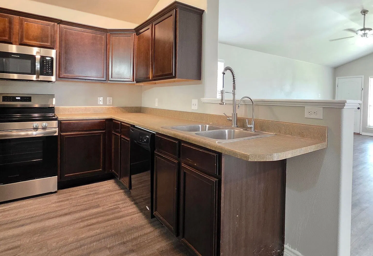 For Lease -Geourgous 3/2/2 - Milwaukee Ridge - Frenship Isd — Photo 4