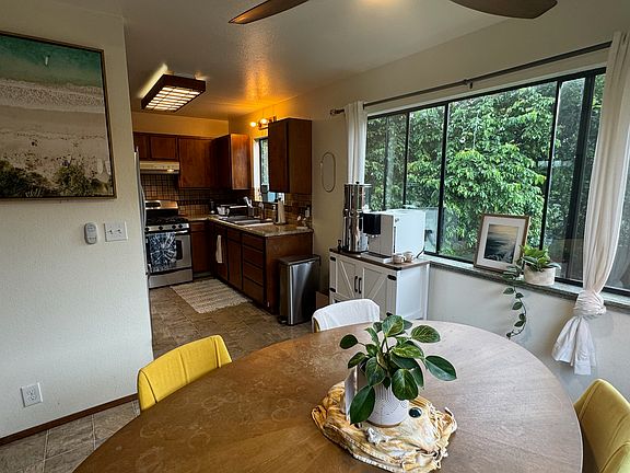 Dining to kitchen