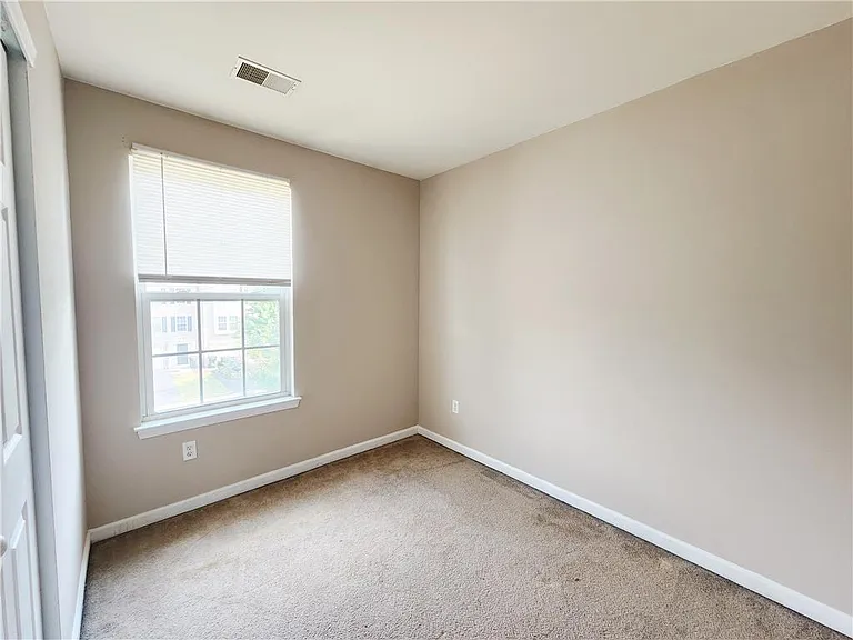 1073 Sparrow Way — Photo 32