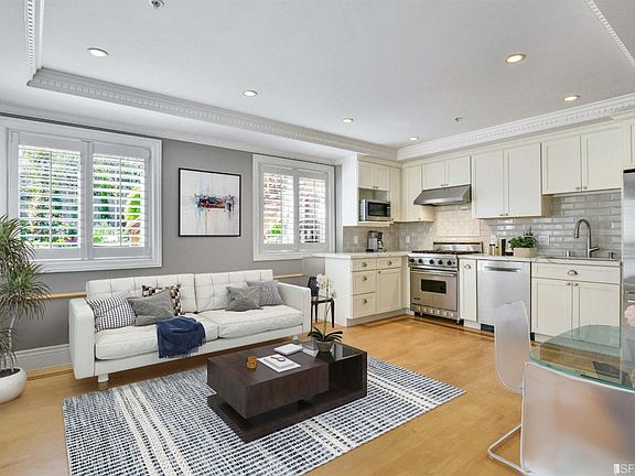 4th image of 70 Collingwood St