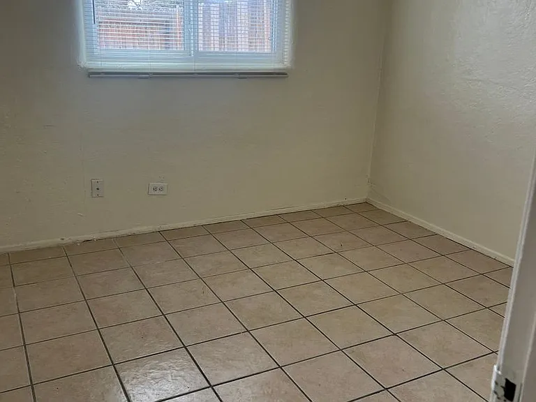 410 Virginia St NE — Photo 6