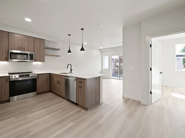7044 SW Gonzaga St, Portland, OR