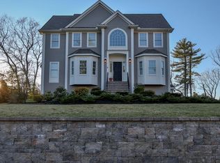 2 White Ln, Middleton, MA 01949