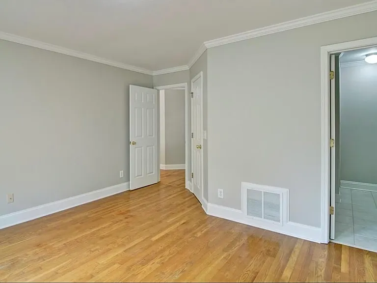 542 Parkstone Ln — Photo 17