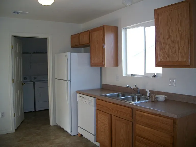 330 Hunters Way — Photo 2