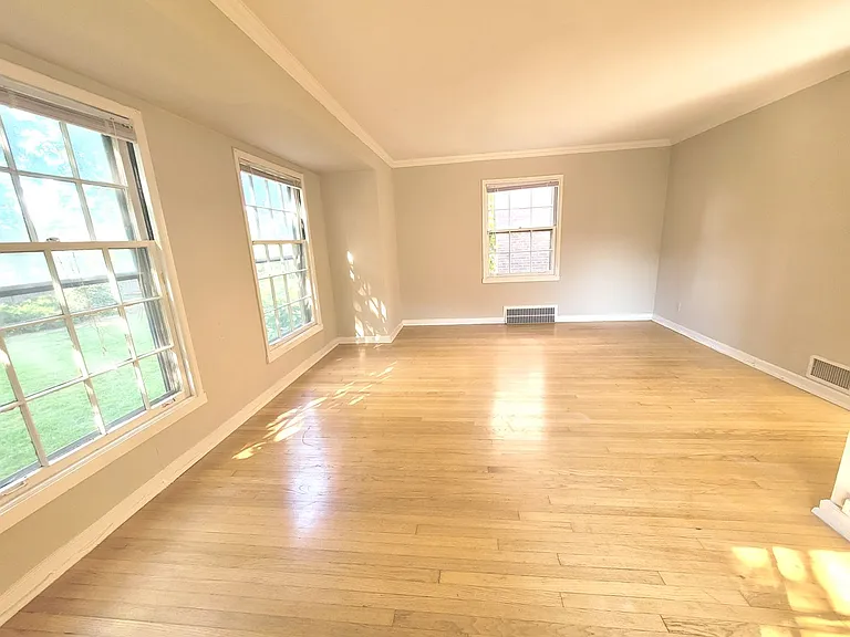2519 Lake — Photo 3