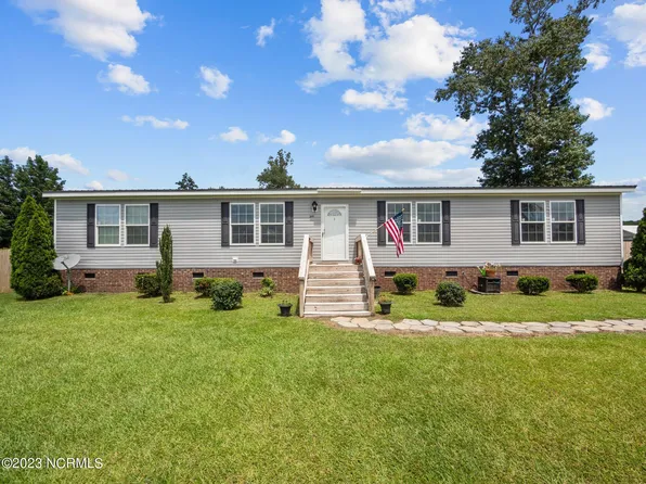 201 Mewborn Drive, Beulaville, NC 28518