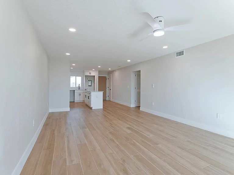 The Wave Beachfront Apartments — Photo 19