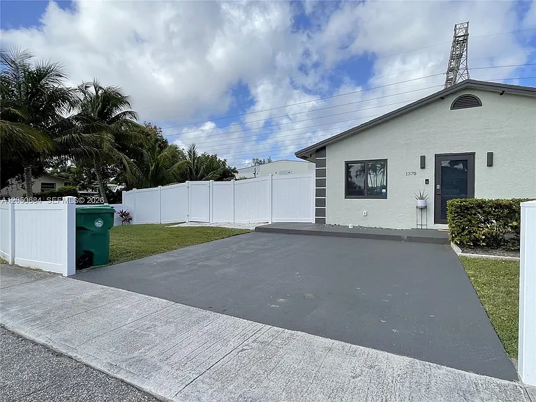1370 NW 3rd St — Photo 23