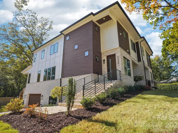 5610 Farmbrook Dr, Charlotte, NC 28210