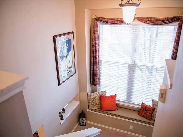31 N Walden Elms Cir — Photo 14