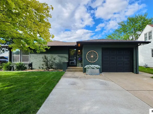 40 Mission Dr, Mason City, IA 50401