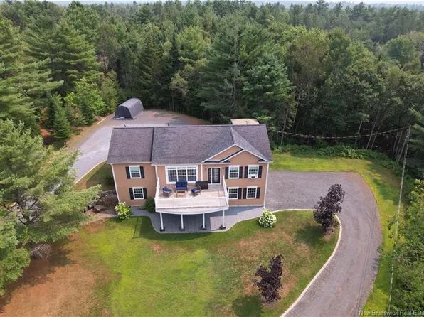 6 Morin Ave, Saint Stephen, NB E3L 0E1