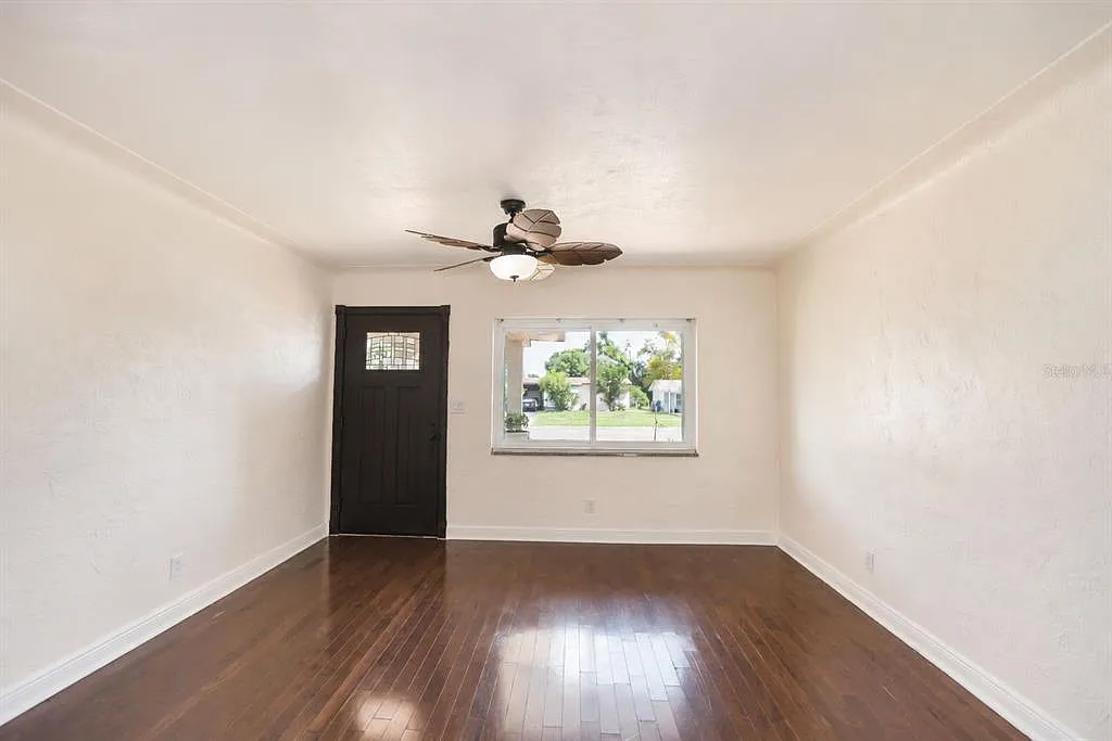 3 bed, 2.0 bath, 1395 sqft, $2,800 — Photo 3