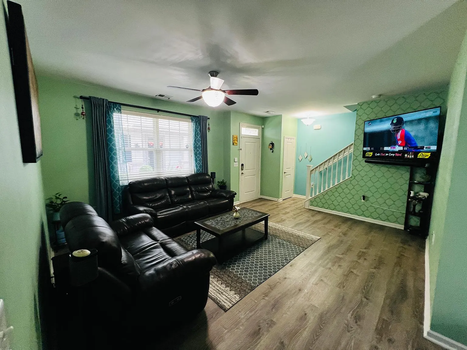 4 bed, 2.5 bath, 1850 sqft, $2,700 — Photo 3
