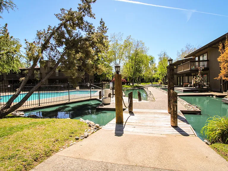 2408 Larkspur Ln #247 — Photo 25