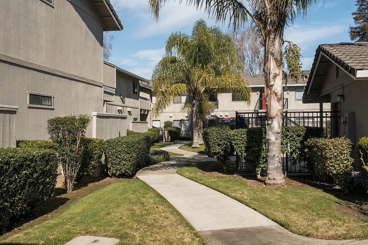 Manteca Golf & Tennis Villas — Photo 3