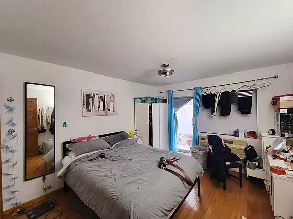 5th image of 14730 Barclay Ave APT 3E