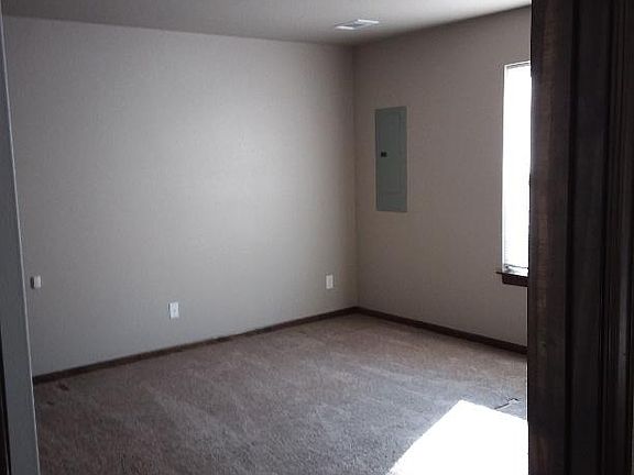 4th image of 116 SE Rose Garden Ln
