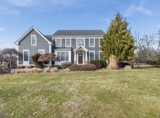 2 Walden Dr, Annandale, NJ 08801
