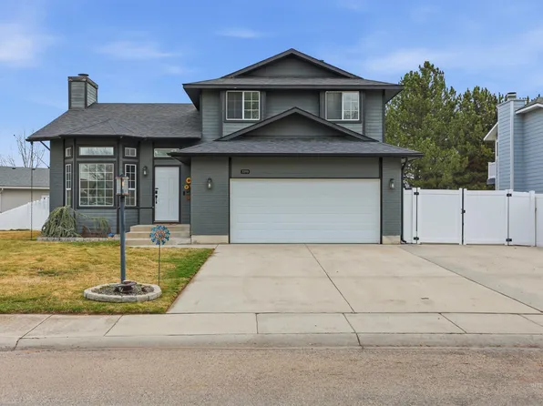 3290 W Sugar Creek Dr, Meridian, ID 83646