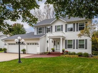 1098 Lori Ln, Sun Prairie, WI 53590