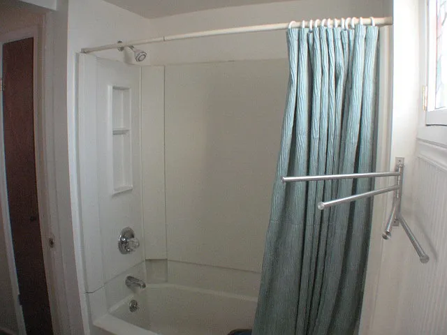 218 E Rochelle St — Photo 4