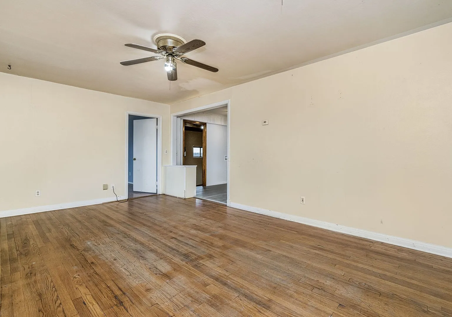Charming 4-Bed, 2-Bath Home in Southlawn North 1 Block from Lamar Elementary! — Photo 2