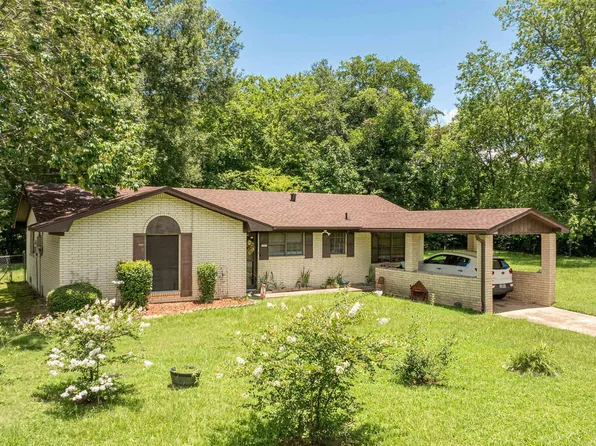 207 E Eleanor St, Gladewater, TX 75647