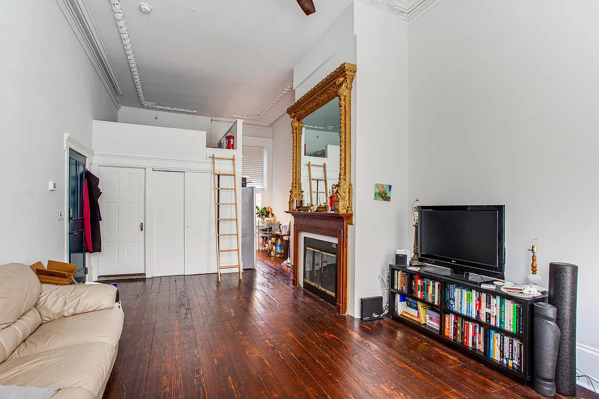 Building Photo - 752 S 10th St #1