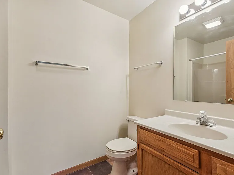 Maple Leaf Apartments — Photo 9