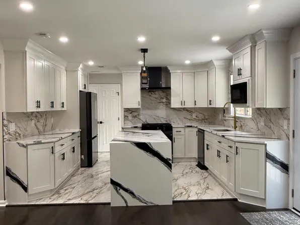 4925 Frishman Ct, Woodbridge, VA 22193