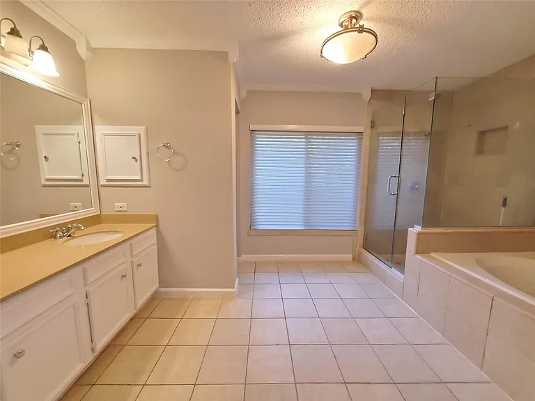 3323 Green Fields Dr — Photo 12