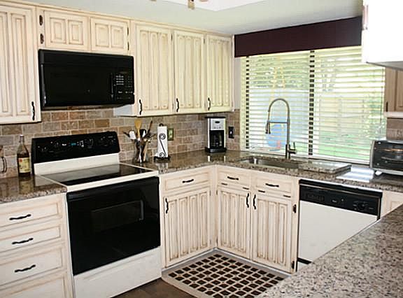 5th image of 2804 Live Oak Ln