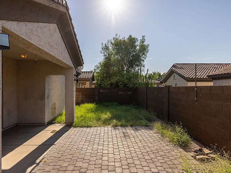 2051 E Carla Vista Dr — Photo 34