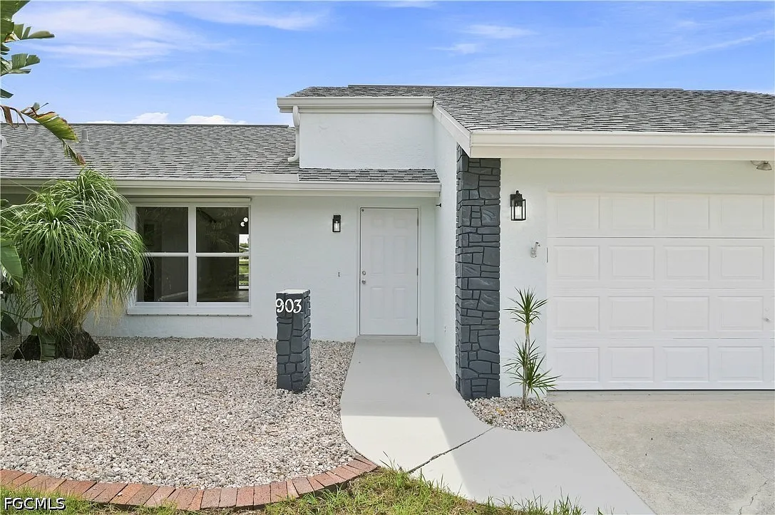 3 bed, 2.0 bath, 1527 sqft, $2,600 — Photo 2