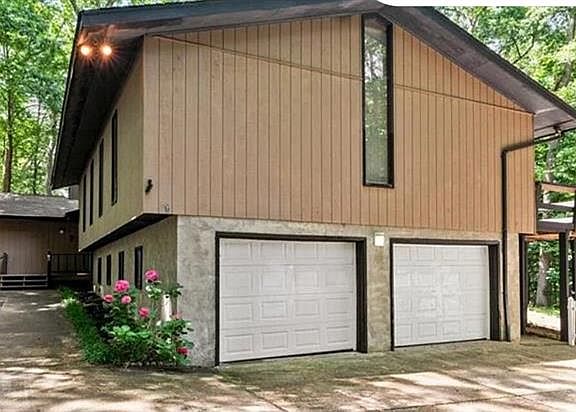 2nd image of 304 Hempstead Rd
