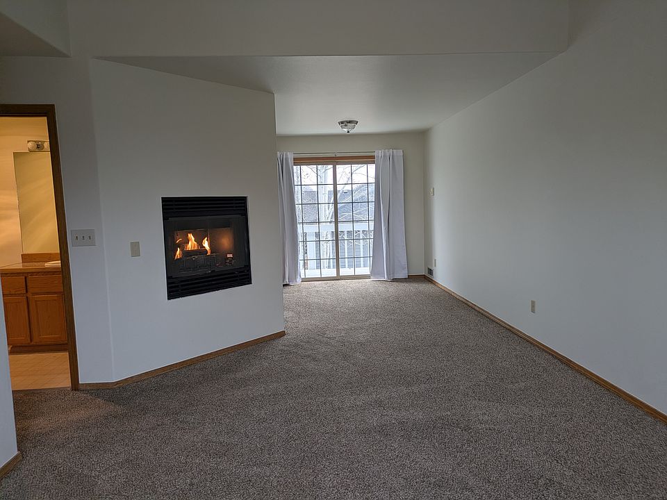 2nd image of 1922 SW Reindeer Ave #A