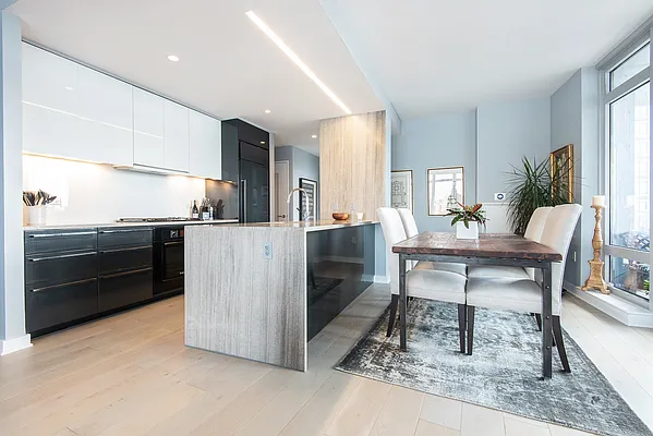 Sold by Brick&Mortar | media 17