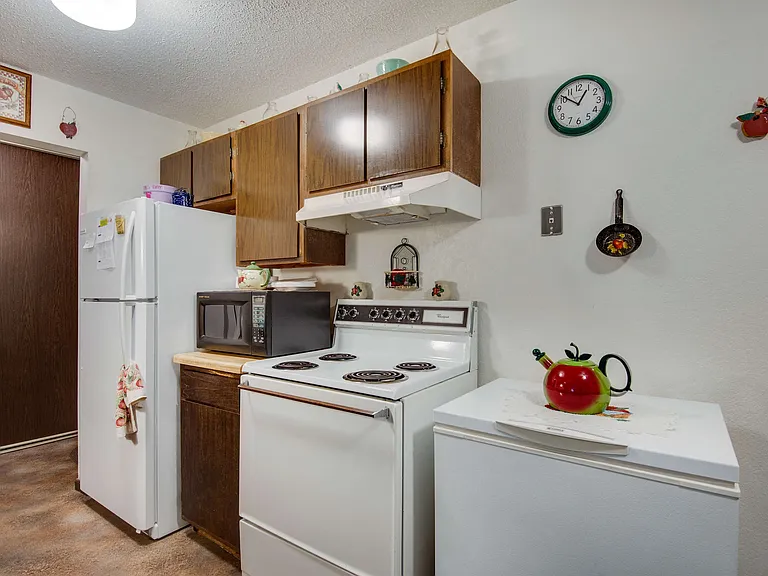 Marshall Square Apartments — Photo 4