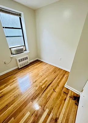 Rented by Akam Sales and Brokerage | media 3