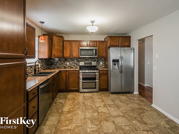 4th image of 1709 Bridlespur Dr