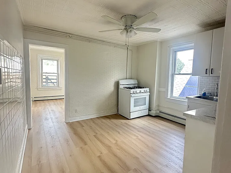 115 Columbus Pl #3 — Photo 11